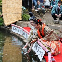 人形のまち岩槻　流しびな