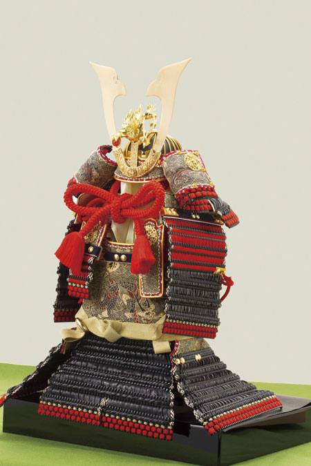 五月人形・広島　厳島社所蔵　重要文化財　黒韋威肩紅の大鎧模写　三分之一　鎧飾り