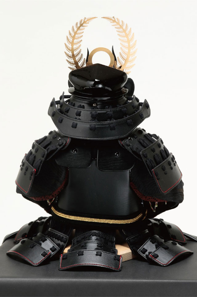 五月人形・徳川家康公　創作鎧 ＢＬＡＣＫ　陣幕飾りＮｏ４２５２Ｂ　鎧の背面