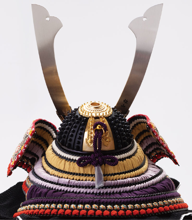 五月人形・重文模写　紫裾濃威大鎧　兜平台飾りNｏ３１１Ｇ　兜本体の背面