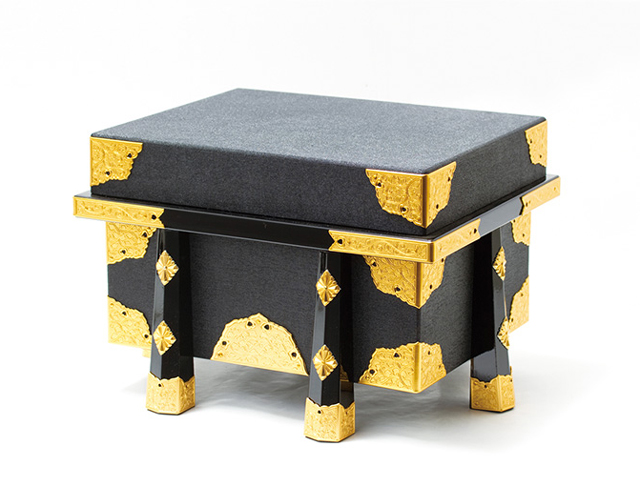 五月人形・春日大社所蔵 国宝模写 『竹に虎雀』金物赤糸威大鎧焼桐平台兜飾りNo311A 唐櫃