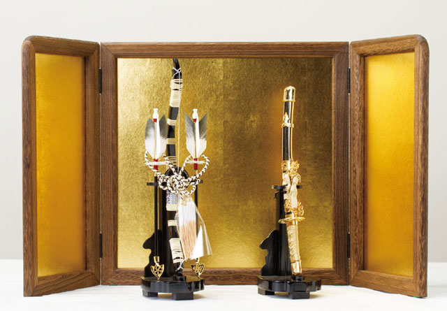 五月人形・戦国武将 伊達政宗　黒漆五枚胴具足模写鎧　兜飾り Ｎｏ３１２１　屏風に弓太刀