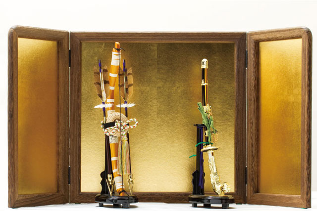 五月人形 ・上杉神社蔵　山形県文化財 紫糸威具足模写兜　Ｎｏ３１３１ 屏風に弓太刀