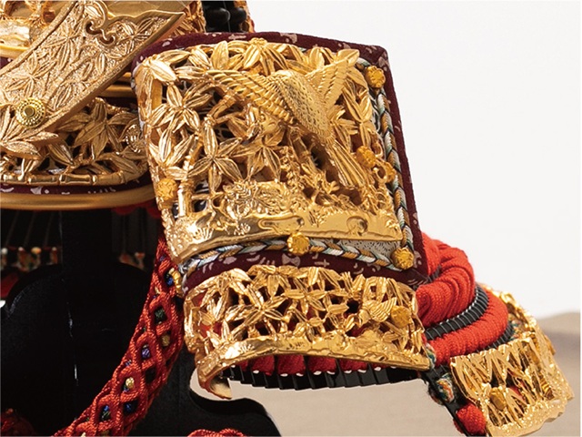 五月人形・奈良　春日大社所蔵　国宝模写　１０号 四分の一 『竹雀之兜』総金物之兜　焼桐衝立台飾り　兜の吹き返し