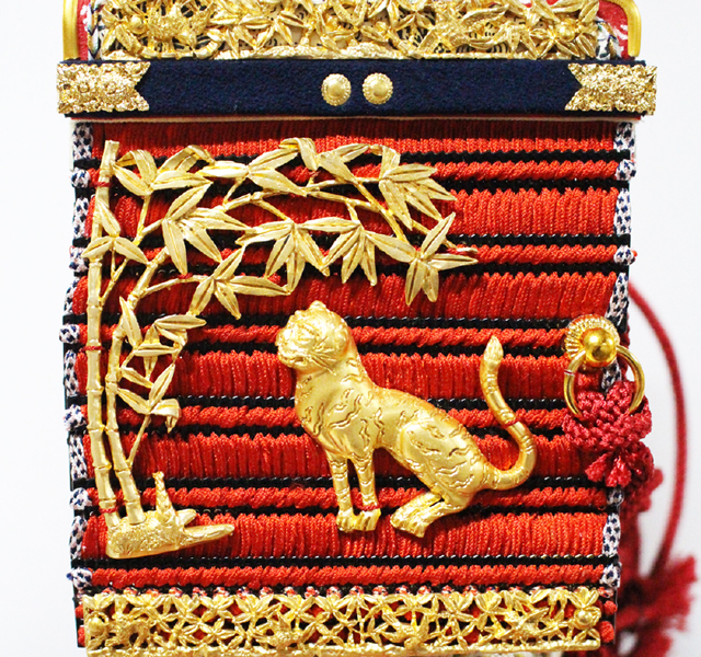 五月人形・奈良 春日大社所蔵　国宝模写　『竹に虎雀』金物赤糸威大鎧飾り　Ｎｏ３４１Ａ　鎧の大袖