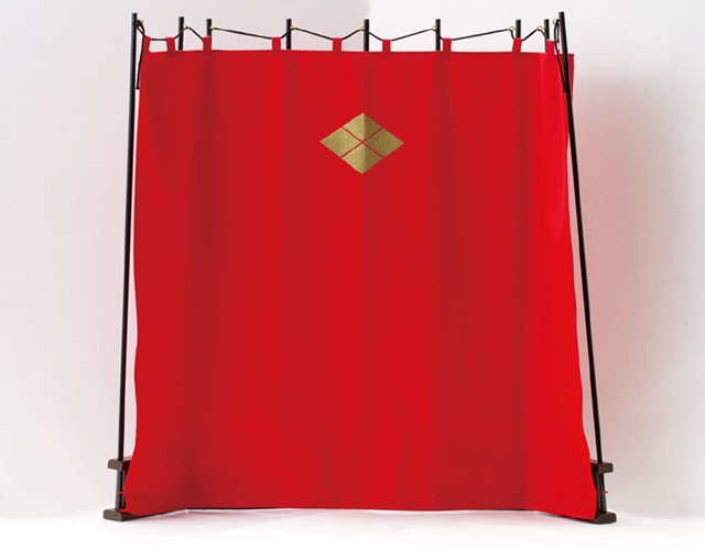 五月人形・武田信玄公創作兜(獅噛前立)陣幕飾りNo4193B 赤の陣幕