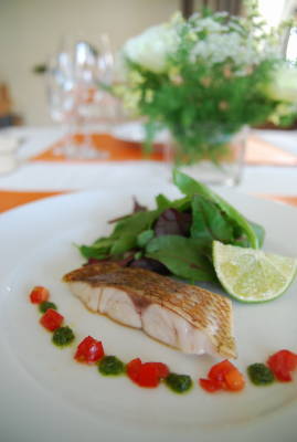 お子様行事の料理　魚料理　真鯛のポワレ　しそソース