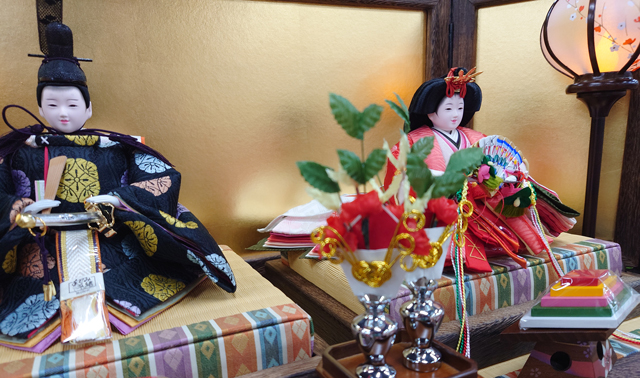 vuiyg@)④・京十一番親王柳官女付焼桐三段飾りセット　Ｎｏ２９９２　雪洞を点したイメージ