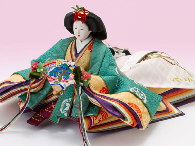 雛人形・京十番親王芥子官女付毛氈三段飾りセット　Ｎｏ２０１０　女雛のお顔と衣装