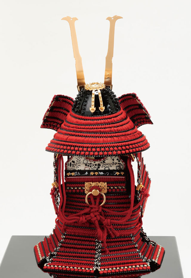 愛媛 大山祇神社所蔵　国宝　赤糸威胴丸鎧模写飾り Ｎｏ３２１-Ｈ　大鎧の背面