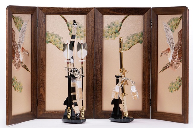 五月人形・上杉神社所蔵　山形県文化財　紫糸威胴丸具足模写 Ｎｏ３２３１Ａ　松に高の刺繍入り屏風