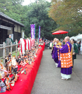 人形のまち岩槻　人形供養祭　人形塚