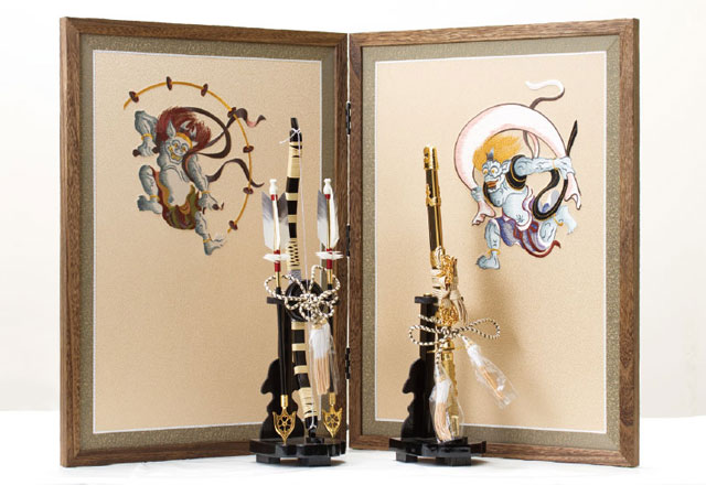 五月人形・徳川家康公　東京国立博物館所蔵一の谷形の兜模写　Ｎｏ３１５２　風神雷神刺繍の屏風
