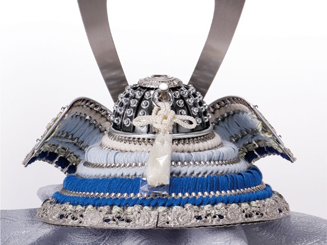 五月人形・パステルカラー兜 平台飾り　Ｎｏ３３３　　兜本体の背面