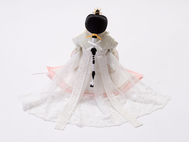 雛人形・京十番塗り欅平台立雛親王飾　Ｎｏ１３０６Ｂ　女雛の衣装の背後