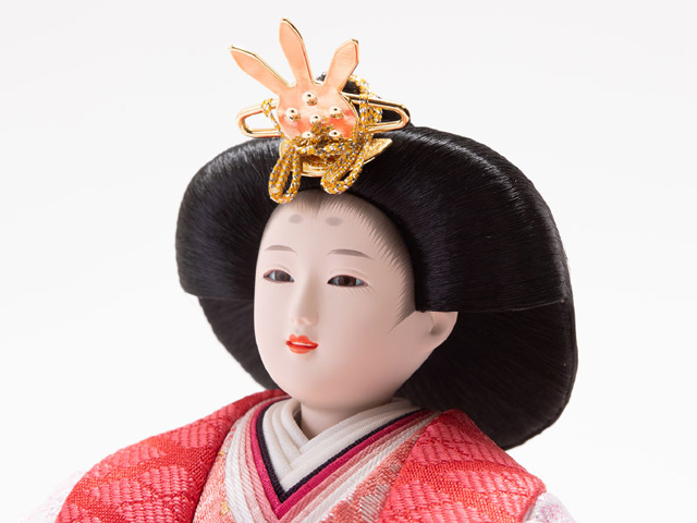 雛人形・京十一番親王柳官女付白木塗桐三段飾りセット　Ｎｏ３００２Ａ　女雛の衣装とお顔