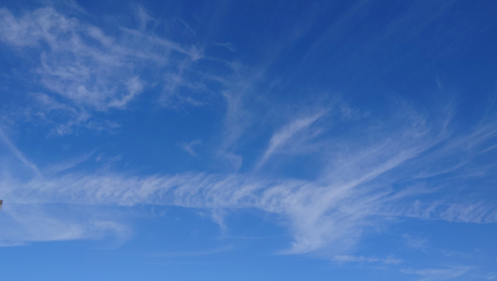 秋空の雲　すじ雲