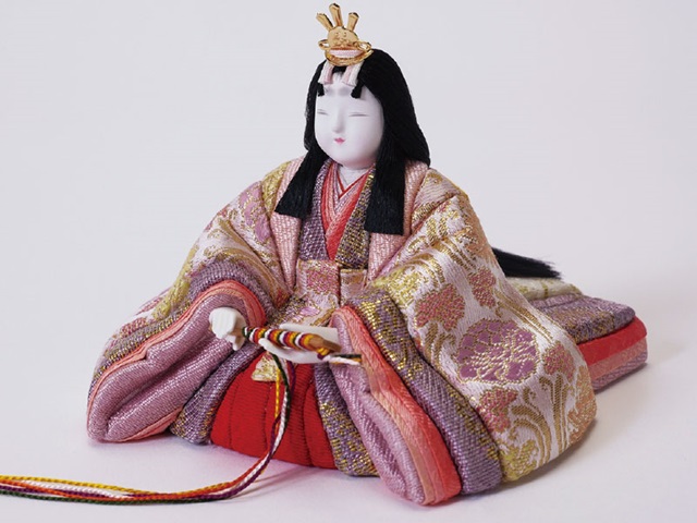 雛人形・木目込人形 真多呂作　親王平台飾り 本金飛鳥雛　Ｎｏ１８９５　女雛の衣装とお顔