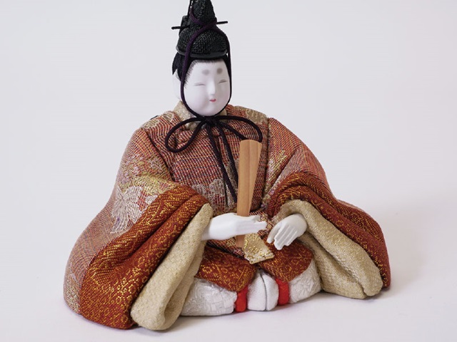 雛人形・木目込人形 真多呂作　親王平台飾り 本金飛鳥雛　Ｎｏ１８９５　男雛の衣装とお顔